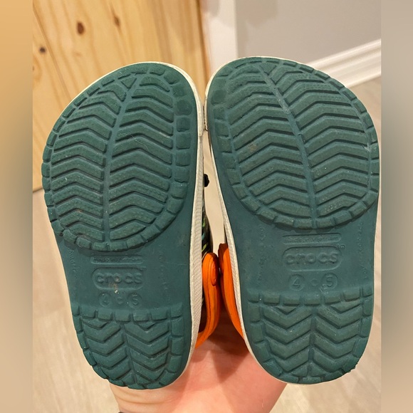 Toddler Crocs 4/5 - Picture 2 of 3